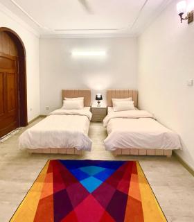 Villa Luxury 3 Bed Home Private Portion Central Comfort Driveway - Islamabad - 4