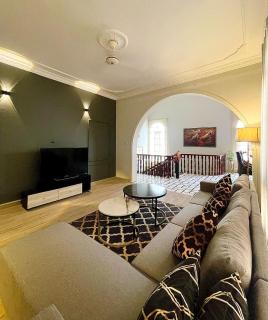 Villa Luxury 3 Bed Home Private Portion Central Comfort Driveway - Islamabad - 0