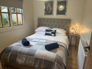 White River Retreats luxury lodges with Private Wood Fired Hot Tub - Chwilog - 3