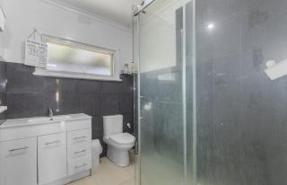 Spacious 3BR Home in Dandenong - Dandenong - 6
