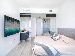 Stylis Condo with Direct Bay Views in Miami - Miami - 2