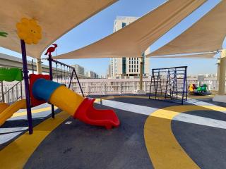 Dubai Studio Retreat Pool, Gym, Balcony & Queen Bed for Two - 3