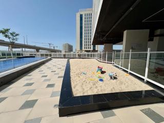 Dubai Studio Retreat Pool, Gym, Balcony & Queen Bed for Two - 2