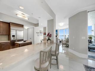 Spacious Waterfront Retreat with Gulf Views - Naples - 5