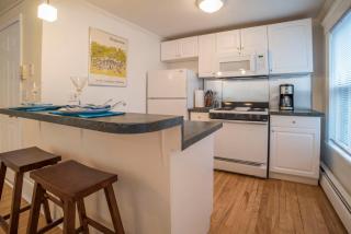 Quiet, non smoking West End Retreat with free parking - Portland - 6