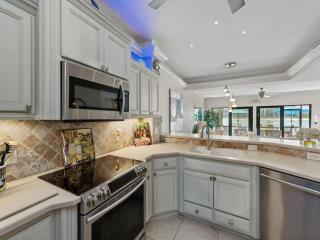 Waterfront Condo with Scenic Views - Naples - 4