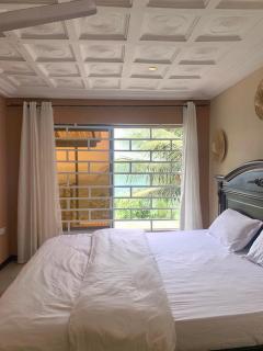 Full Ecolodge Home with Views of the Safari Valley - Akropong - 1