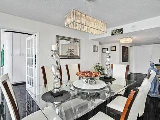 Spacious Condo with Water Views in Sunny Isles - Sunny Isles Beach - 7