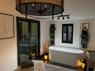 White River Retreats luxury lodges with Private Wood Fired Hot Tub - 7