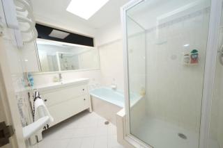Spacious 6BR Retreat in Kellyville with Pool - Kellyville - 1