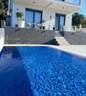 Utjeha Hills with Pool - Bar - 9