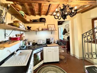 Stunning Village home with Private Garden and Olive Grove - Gioiella - 4