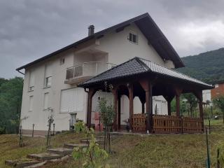 Vila Azziza Hadzici, Usivak - - 0