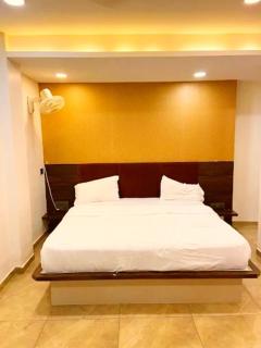 Sky Hotel - Garudeshwar - 3