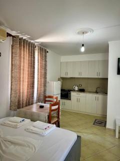 Petrefi Apartments - Ksamil - 5