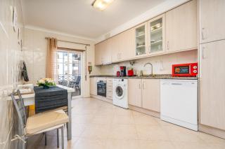 Two Bedroom Apartment - 110m2, AC, Terrace, Wi-Fi - Lagos - 6