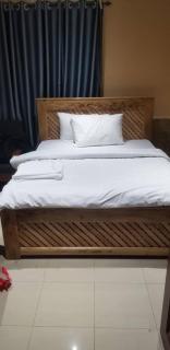 Moonshine hotel - - 0
