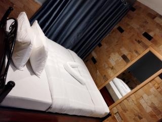 Moonshine hotel - - 5