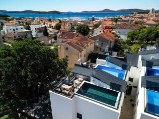Villa Tria Quercus with Rooftop Pool - Vodice - 2