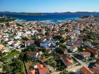 Villa Tria Quercus with Rooftop Pool - Vodice - 1