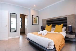Elegant 1 Bed Apartment 5G Wi-fi Netflix Inverter - Johannesburg - 9