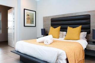 Elegant 1 Bed Apartment 5G Wi-fi Netflix Inverter - Johannesburg - 2