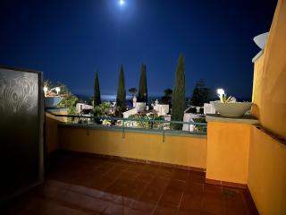 Apartamentos Playa Bahia Marbella Elizabeth Luxury - Marbella - 0