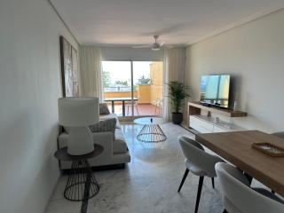 Apartamentos Playa Bahia Marbella Elizabeth Luxury - Marbella - 2