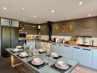 Uno Moor Side - 4 Bed, 2 Bath, Garden, sleeps 8 - Parking - 8