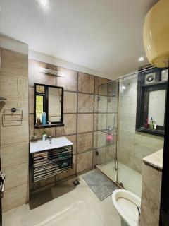 3BR Spacious Apt Park Facing with Balcony - Nuova Delhi - 6