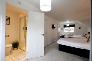 3BR House with 3 Bathrooms - Families - Professionals - Relocators - NEC - BHX - HS2 - JLR - Travel Cot Available - Pets Welcome - Free Parking - Birmingham - 9