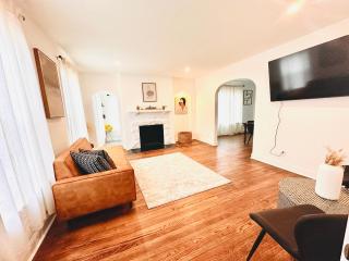 Eclectic Opulence Retreat - Detroit - 0