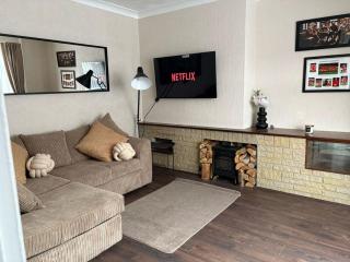 Anfield Home - Sleeps 7 - 1 min walk to Stadium! - 6
