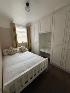 7 Bed Home - 1 minute walk to Anfield Stadium! - 1