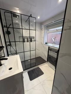 Anfield Home - Sleeps 7 - 1 min walk to Stadium! - 8