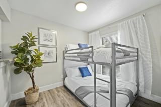 Spacious and Stylish Apartment right by AT&T Stadium! - Arlington - 3