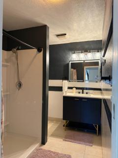 Beach Glam Abode - King Bed, BBQ, Beach Gear - West Palm Beach - 9