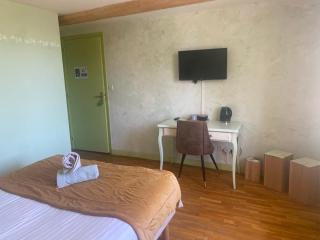 GITE DU ROY D'AMONT Plaine de l'Ain, repas sur réservation - 2