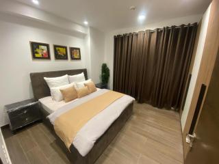 Luxury soundproof 2 bhk daily basis in gold crest mall and residency - Lahore - 8