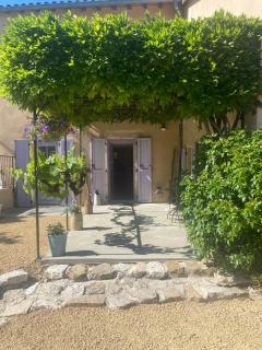 GITE DU ROY D'AMONT Plaine de l'Ain, repas sur réservation - 4