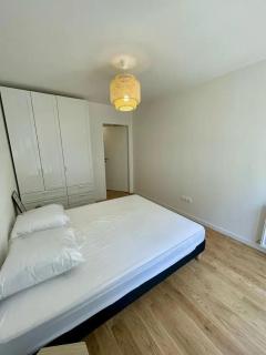 Coté Paname large 2 bedroom apartment with parking space - Clichy - 8