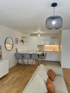 Coté Paname large 2 bedroom apartment with parking space - Clichy - 6