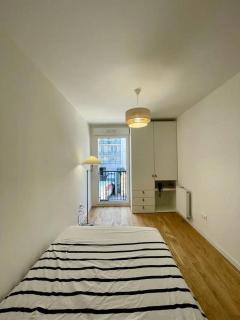 Coté Paname large 2 bedroom apartment with parking space - Clichy - 2