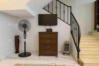 203 · Charming 2BR Townhouse - 2