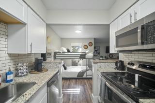 Spacious and Stylish Apartment right by AT&T Stadium! - Arlington - 4