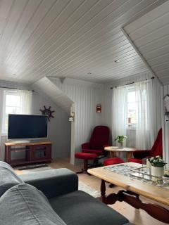 Idyllic cabin at the seafront in Sveggen - Averoy - 6
