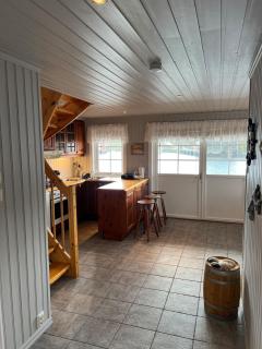 Idyllic cabin at the seafront in Sveggen - Averoy - 3