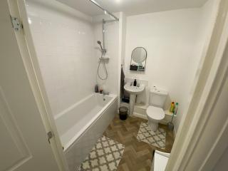 Top Floor Apartment in Kent - - 2