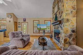 Blue Badger Cottage -Wifi, Fire Pit, Fireplace, Screen Porch, Game Room, King Bed, Grill - Morton Grove - 7