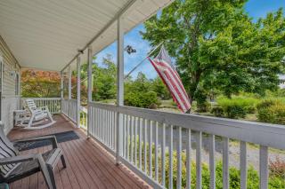 Blue Badger Cottage -Wifi, Fire Pit, Fireplace, Screen Porch, Game Room, King Bed, Grill - Morton Grove - 3
